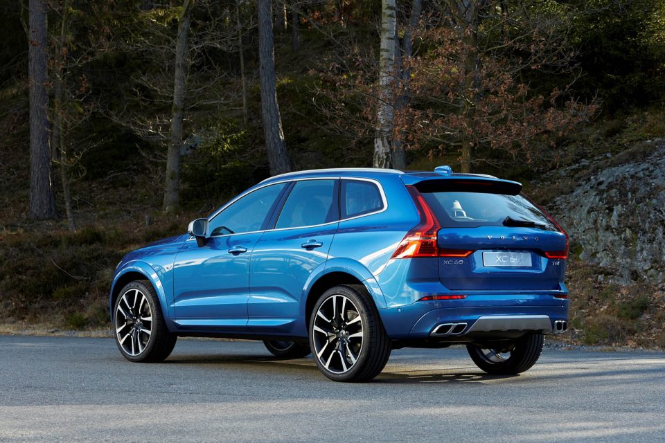 Photo 3/4 arrière Volvo XC60 T6 R-Design (2017)