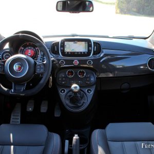 Photo tableau de bord Abarth 695 XSR Yamaha Limited Edition (201