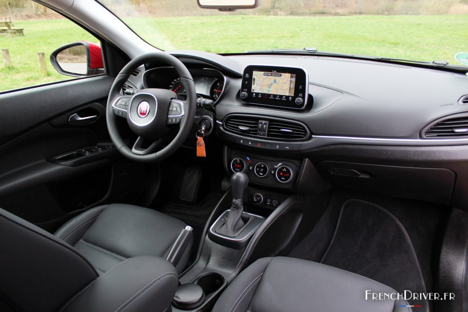 Photo essai intérieur cuir Fiat Tipo 5 portes DCT (2017)