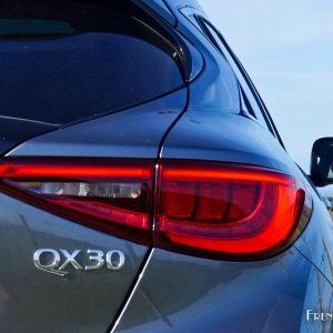 Photo feu arrière LED Infiniti QX30 (2017)