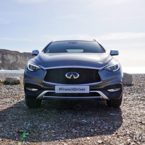 Photo face avant Infiniti QX30 (2017)