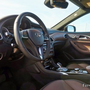 Photo volant cuir Infiniti QX30 (2017)