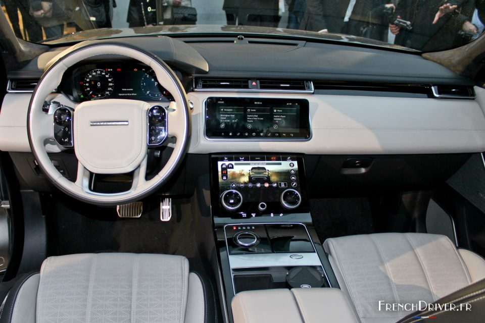 Photo planche de bord Range Rover Velar - Paris (2017)