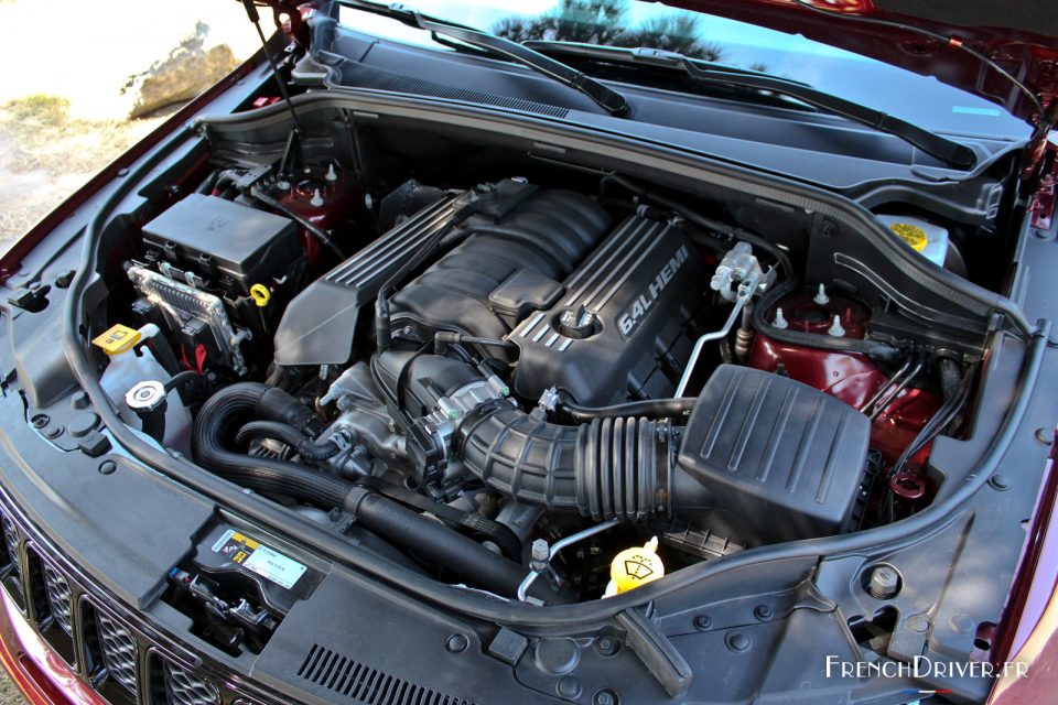 Photo moteur essence 6.4 V8 HEMI 468 ch Jeep Grand Cherokee SRT