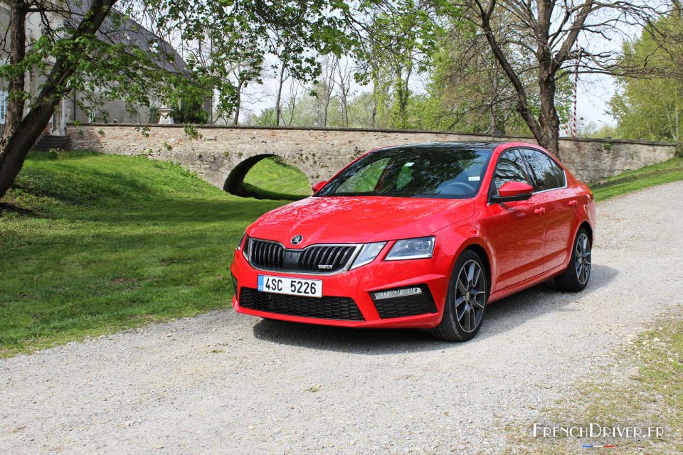 Photo 3/4 avant Skoda Octavia RS (2017)