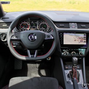 Photo poste de conduite Skoda Octavia RS (2017)