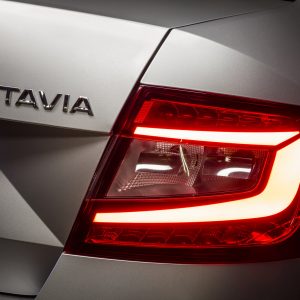Photo feu arrière LED Škoda Octavia restylée à Paris (2017)