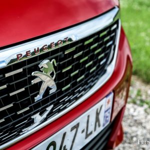 Photo calandre chromée essai Peugeot 308 GT Line restylée (201