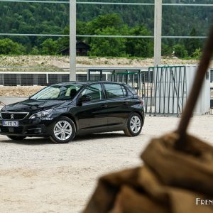 Photo 3/4 avant essai Peugeot 308 Active restylée (2017)
