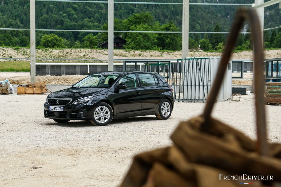 Photo 3/4 avant essai Peugeot 308 Active restylée (2017)