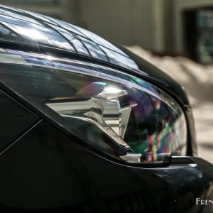 Photo détail phare avant essai Peugeot 308 Active restylée (20