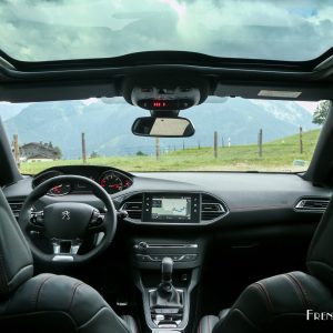 Photo intérieur cuir essai Peugeot 308 restylée (2017)