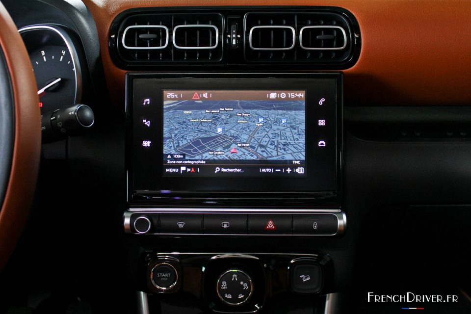 Photo écran tactile navigation GPS Citroën C3 Aircross - Prés