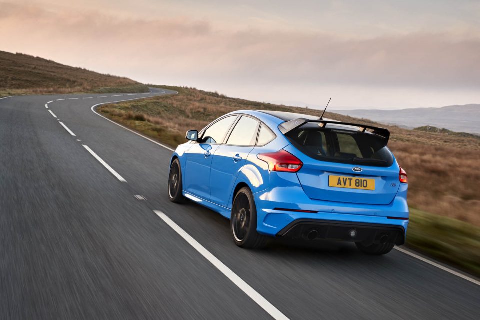 Photo 3/4 arrière route Ford Focus RS Pack Performance (2017)