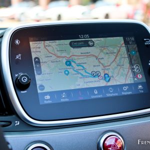 Photo navigation GPS écran tactile Abarth 595 Pista (2017)