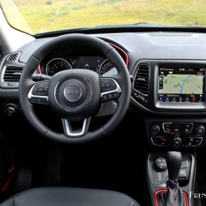 Photo poste de conduite Jeep Compass Trailhawk (2017)