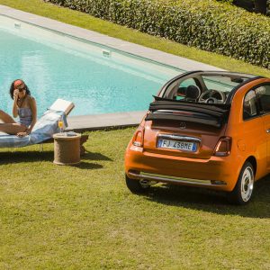 Photo 3/4 arrière Fiat 500 Anniversario Cabriolet Orange Sicili