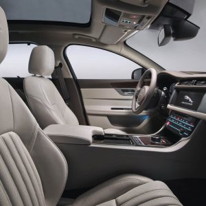 Photo officielle sièges avant Jaguar XF Sportbrake (2017)