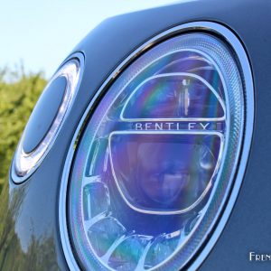 Photo phare avant Bentley Bentayga (2017)