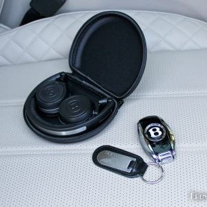 Photo casque et clé Bentley Bentayga (2017)