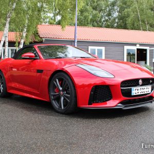 Photo 3/4 avant Jaguar F-Type SVR (2017)