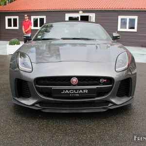 Photo face avant Jaguar F-Type SVR (2017)