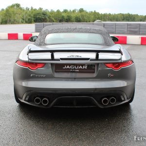 Photo face arrière Jaguar F-Type SVR (2017)