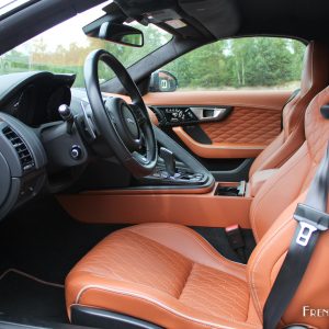 Photo intérieur cuir Jaguar F-Type SVR (2017)