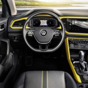 Photo intérieur jaune Volkswagen T-Roc (2017)