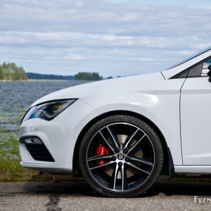 Photo jante aluminium SEAT Leon ST Cupra – Road trip Finlande (2