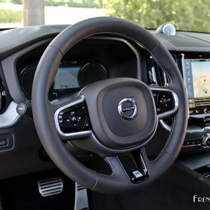 Photo volant cuir Volvo XC60 (2017)