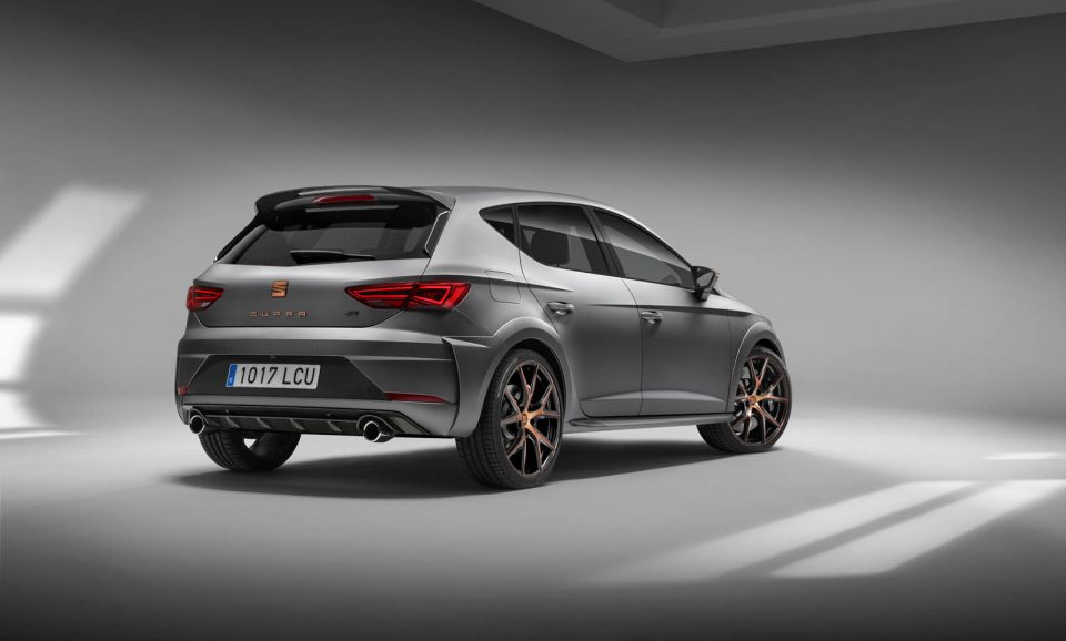 Photo 3/4 arrière SEAT Leon Cupra R (2017)