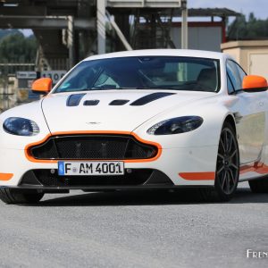 Photo face avant Aston Martin V12 Vantage S (2017)