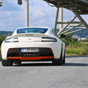 Photo face arrière Aston Martin V12 Vantage S (2017)