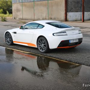 Photo 3/4 arrière Aston Martin V12 Vantage S (2017)