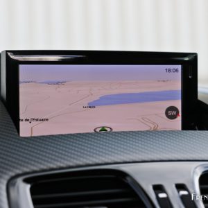 Photo navigation GPS écran Aston Martin V12 Vantage S (2017)