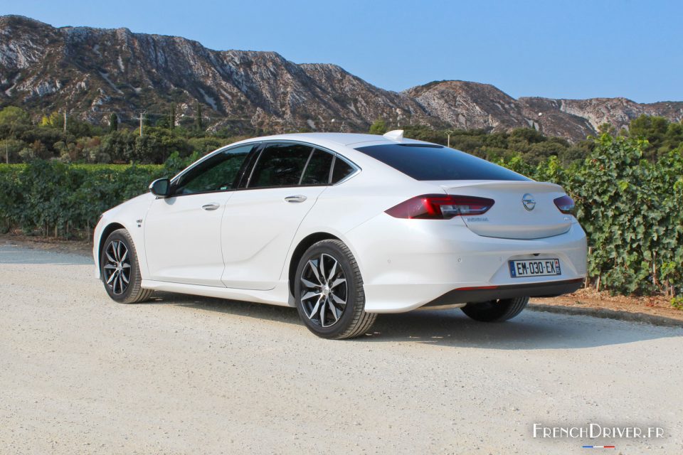 Photo 3/4 arrière statique Opel Insignia Grand Sport (2017)