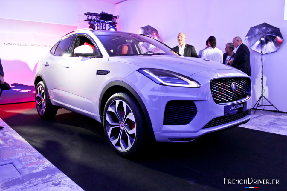 Photo 3/4 avant Jaguar E-Pace à Paris (2017)