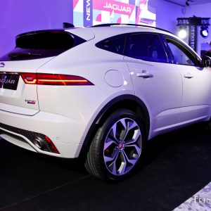 Photo 3/4 arrière Jaguar E-Pace à Paris (2017)