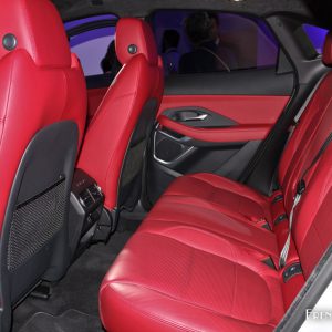 Photo banquette arrière cuir rouge Jaguar E-Pace à Paris (2017