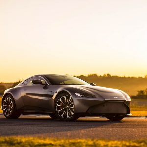 Photo 3/4 avant Aston Martin Vantage V8 Tungsten Silver (2018)