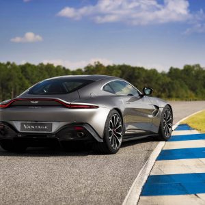 Photo 3/4 arrière Aston Martin Vantage V8 Tungsten Silver (2018