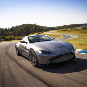 Photo dynamique Aston Martin Vantage V8 Tungsten Silver (2018)