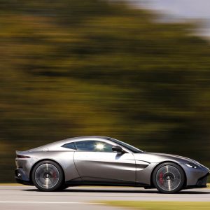Photo profil Aston Martin Vantage V8 Tungsten Silver (2018)