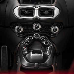 Photo console centrale Aston Martin Vantage V8 (2018)