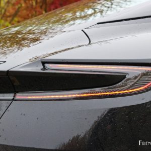 Photo feu arrière LED Aston Martin DB11 (2017)