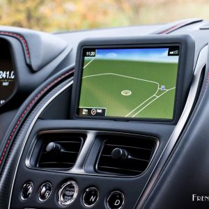 Photo navigation GPS écran Aston Martin DB11 (2017)