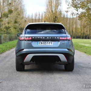 Photo face arrière route Range Rover Velar (2017)