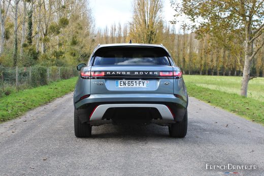 Photo face arrière route Range Rover Velar (2017)