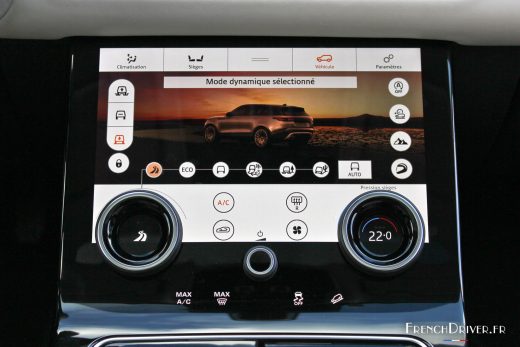 Photo mode de conduite dynamique écran tactile Range Rover Vela